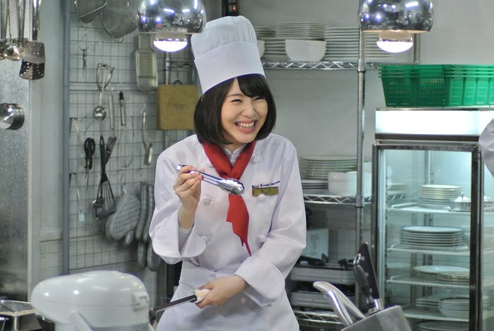 浜辺美波/「崖っぷちホテル!」第1話より(C)日本テレビ