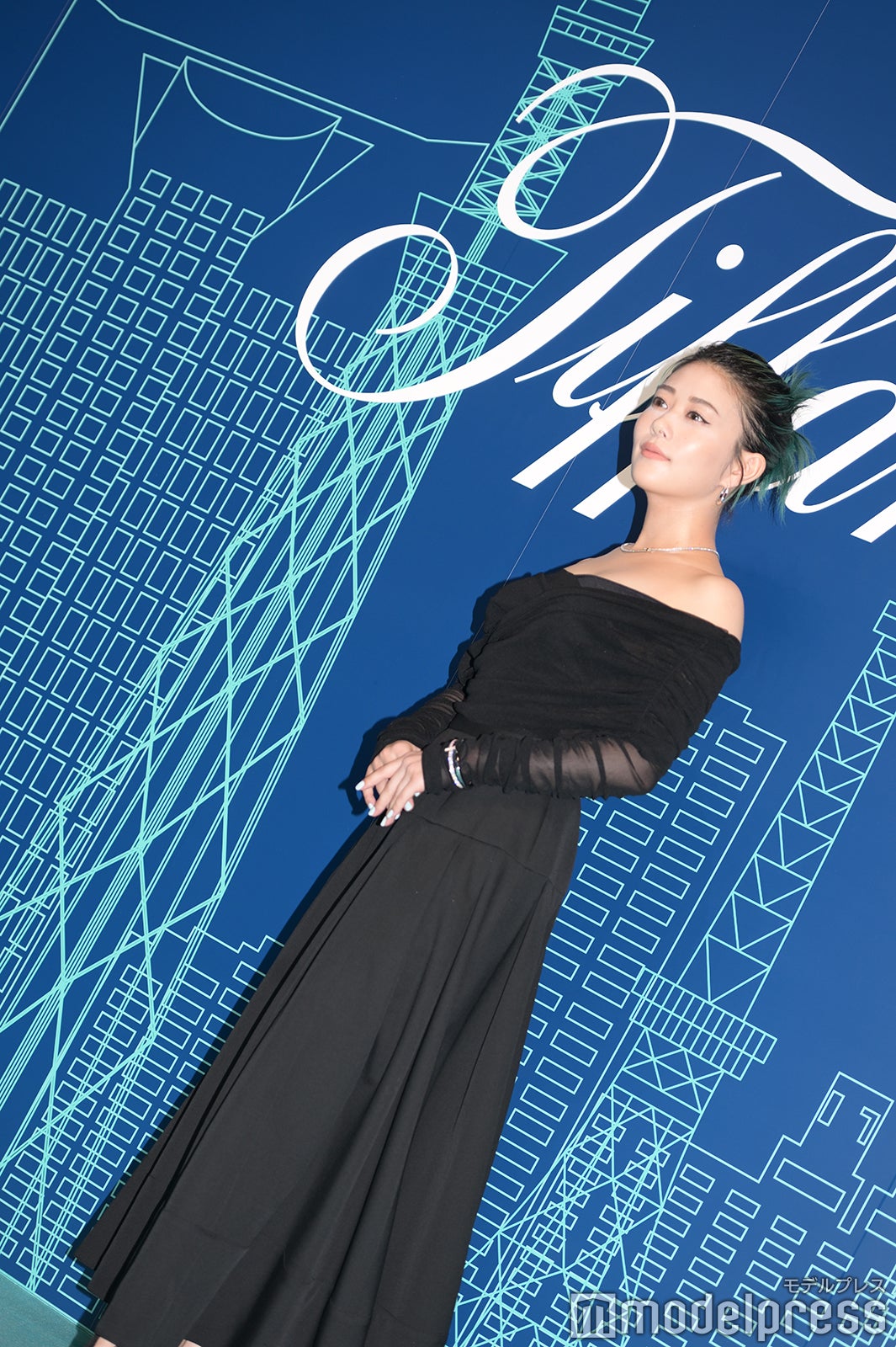 ジェニファーベア　ヘッドドレス　高畑充希着用 高畑充希 in PARIS LOEWE シルエットが生むリズム