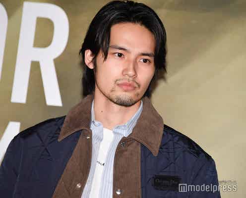 水上恒司、ワイルドなヒゲ姿で登場 大勢のカメラに照れ「緊張するなぁ」<クリスチャン・ディオール、夢のクチュリエ>