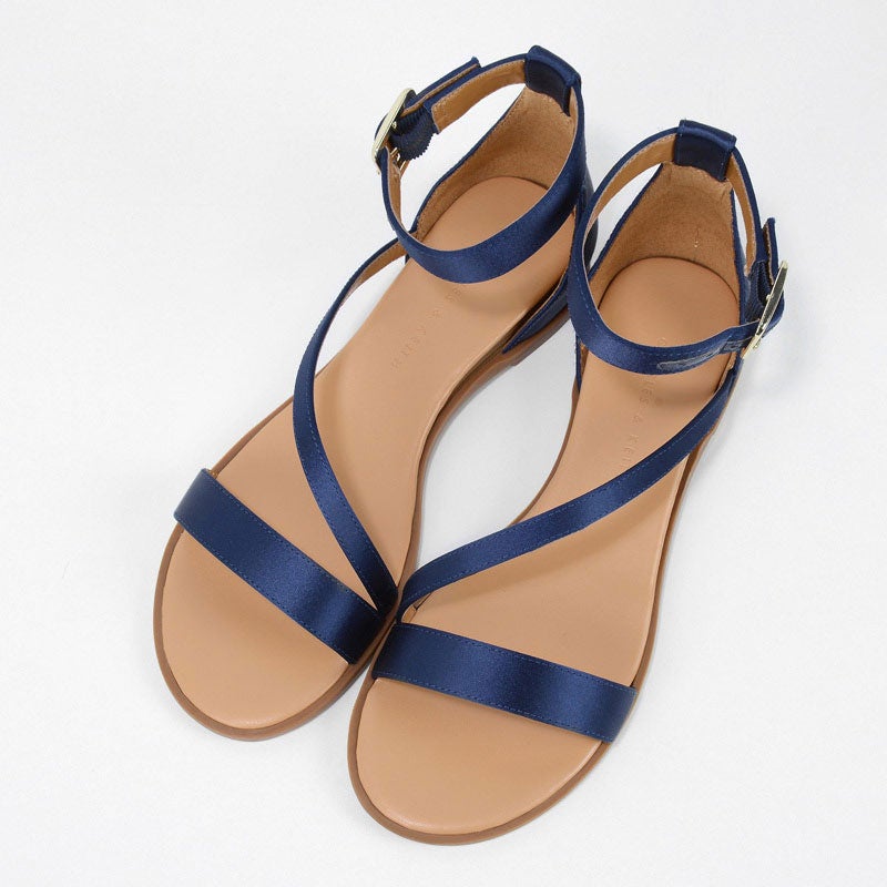 アンクルストラップサンダル「CHARLES & KEITH」7,020円（税込）／画像提供：CHARLES & KEITH OFFICIAL ONLINE STORE