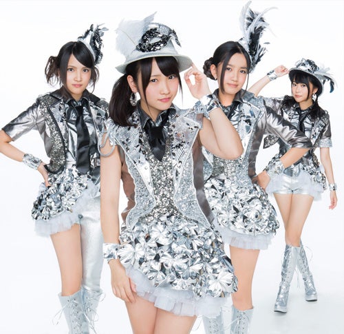 アンリレ（左から入山杏奈、川栄李奈、加藤玲奈）と指原莉乃（提供写真）