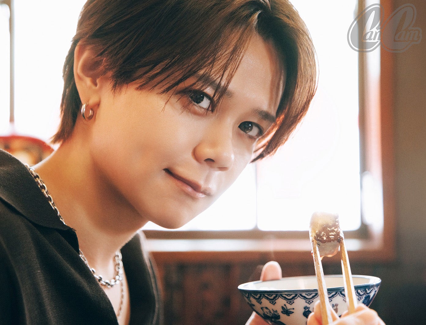 INI藤牧京介「CanCam」人気連載で“もぐもぐ顔”披露 焼肉ハマったきっかけは尾崎匠海・実家の定番メニュー明かす