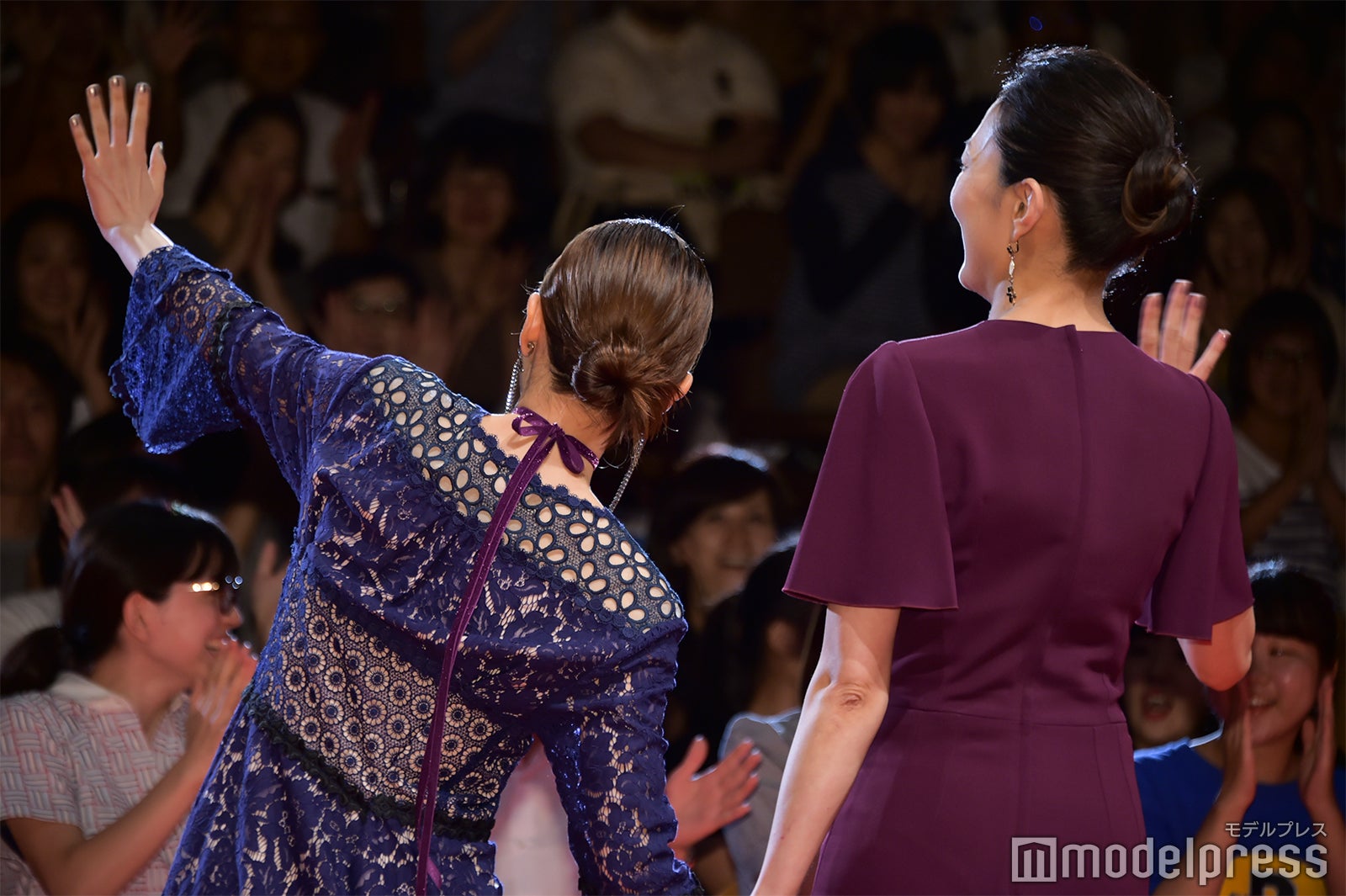 山本舞香、板谷由夏 （C）モデルプレス