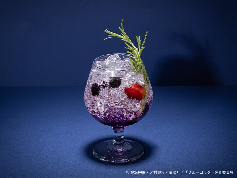【御影玲王】パープルメロンソーダ　税込990円（C）金城宗幸・ノ村優介・講談社／「ブルーロック」製作委員会