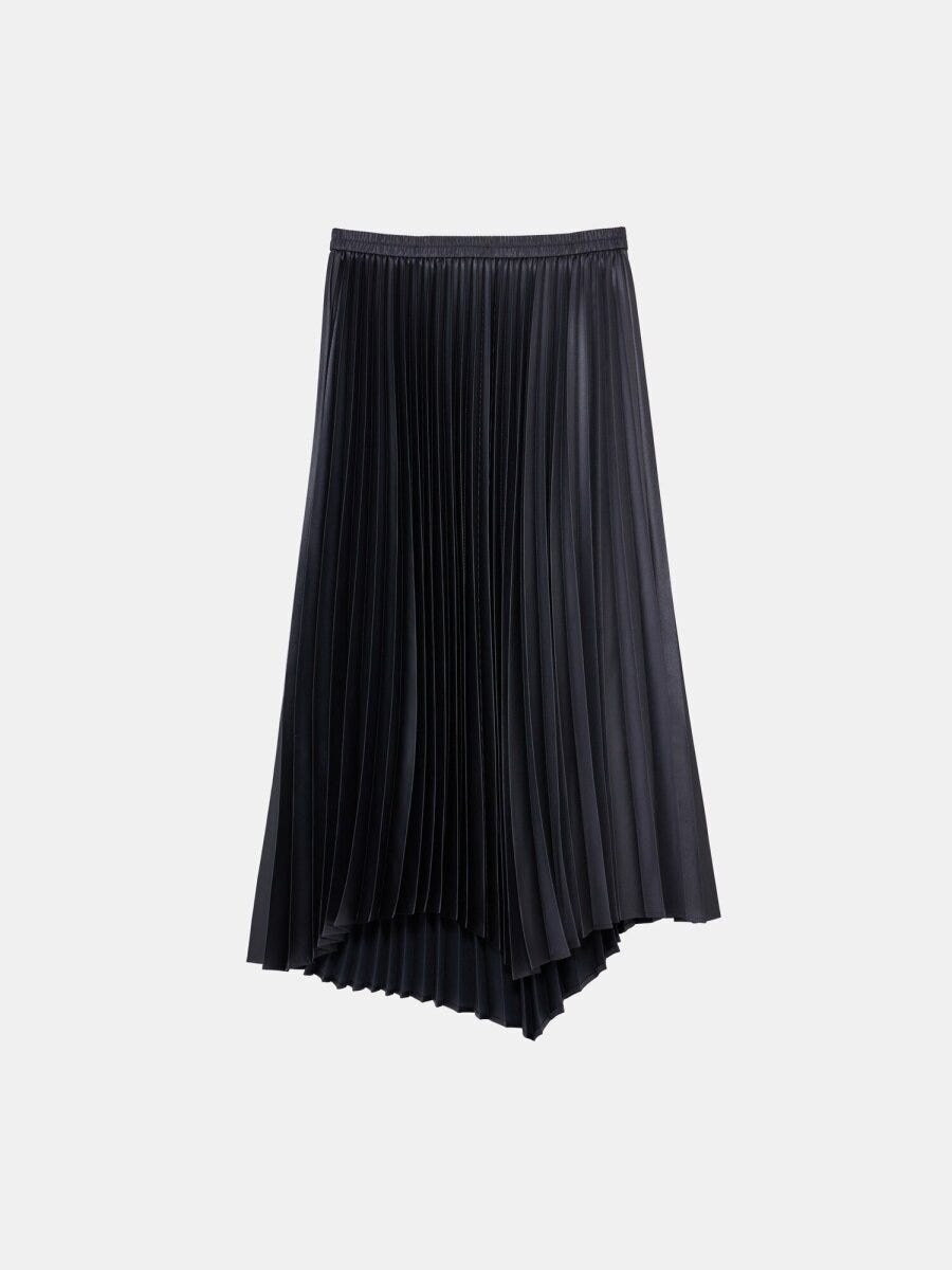 plst黒サテンイレギュラーヘムプリーツスカート