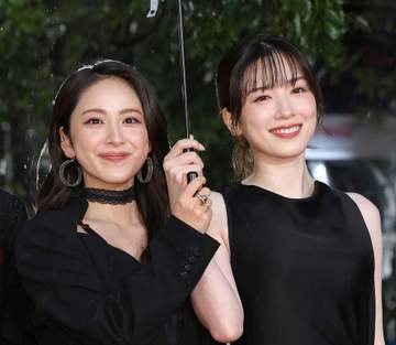 えっ、めちゃめちゃキレイ！平祐奈、凄いスカートで映画祭 永野芽郁と相合傘 国宝級の神ビジュがヤバい