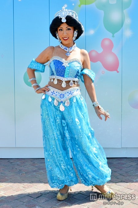 パレード「ナイトフォール・グロウ」のジャスミン（NOY）