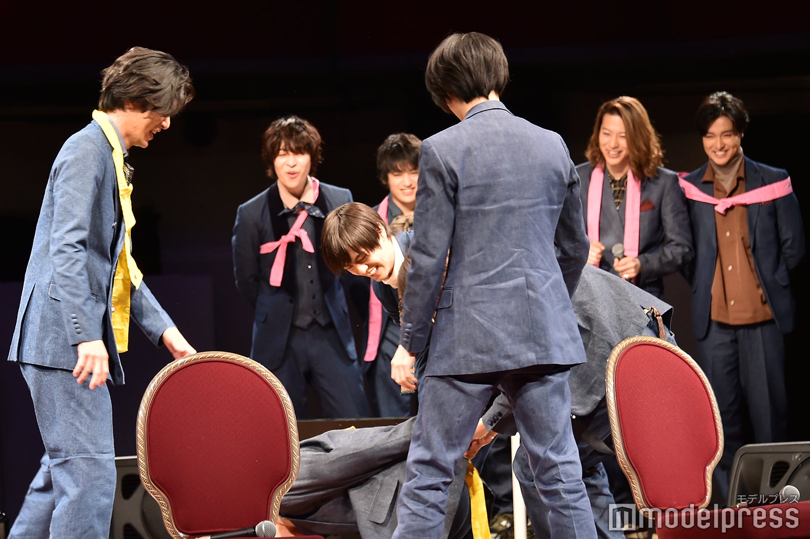 松本健太を縛る／男劇団 青山表参道X「ENDLESS REPEATERS —エンドレスリピーターズ—」DVD発売記念イベント （C）モデルプレス