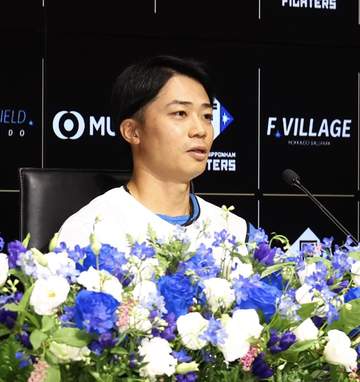 日本ハム・中島が引退会見「ファイターズで終わりたいという気持ちが強かった」、18年間プレーできた理由は「自分で決めたことは最後までやり続けたことが一番」