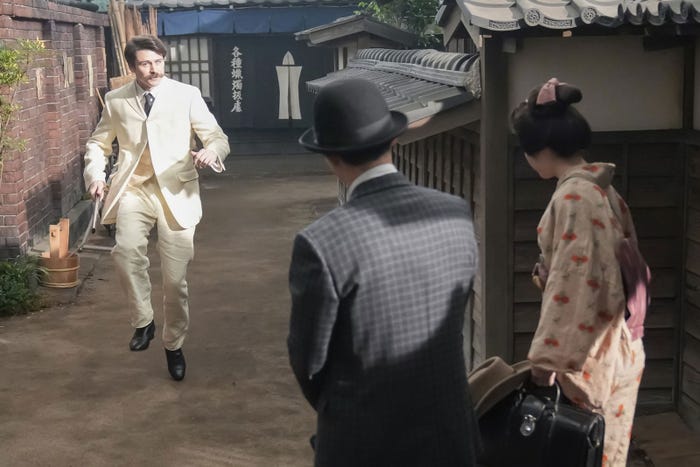 トミー・バストウ、吉沢亮、高石あかり「ばけばけ」第38話(C)NHK