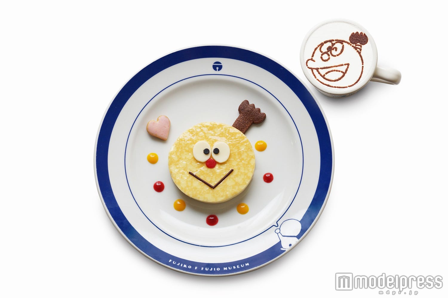 レアなネコ型ドラえもん&コロ助の甘い限定スイーツ登場