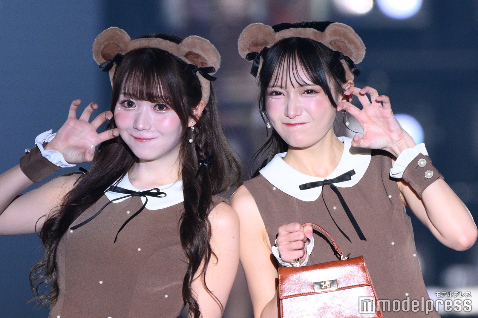 ＝LOVE大谷映美里＆≠ME鈴木瞳美、お揃いくまルックで手つなぎランウェイ【関コレ2025A/W】