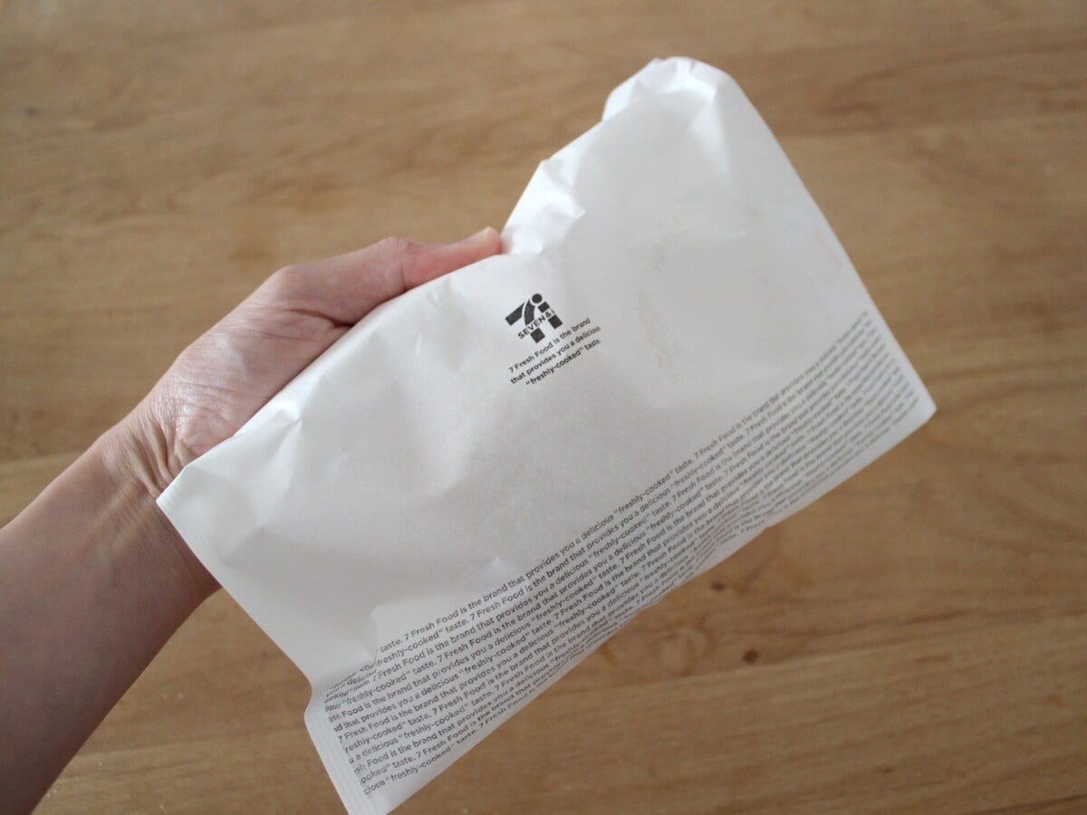 温めてから袋に戻すので、袋は捨てないように！