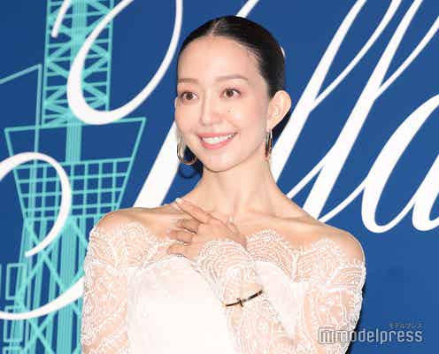 松島花、ハワイで夫とハグ ウエディングフォトに「憧れの結婚式」「映画のワンシーンみたい」と反響