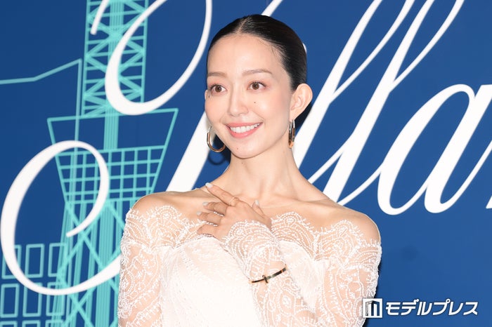 松島花、イケメン父との腕組み2ショット公開「背が高い」「素敵な親子」の声