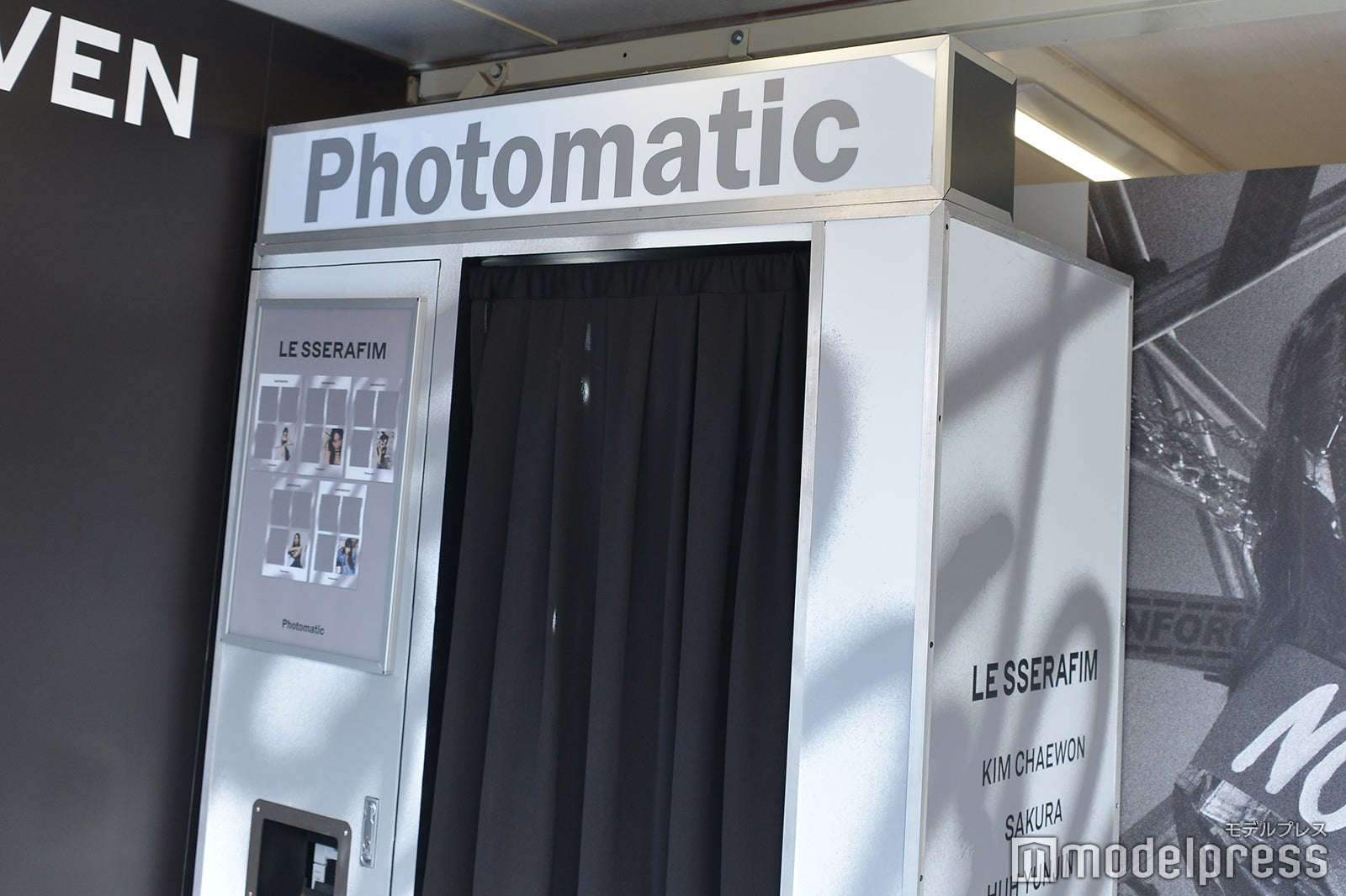 「お台場冒険王2023 SUMMER SPLASH！」LE SSERAFIMブース（C）モデルプレス