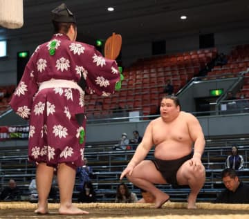 “史上最強の新弟子”旭富士が無傷12連勝、対戦相手「うわさ通りに強かった」