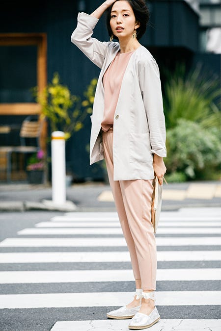 BLISS POINT/BLOUSE ¥4.500、PANTS ¥5.800、SHOES ¥2.500、NECKLACE ¥1.800、NECKLACE ¥2.500、PIERCED EARRINGS ¥2.000、BRACELET ¥1.800、BANGLE ¥2.500(C)TOPLOG