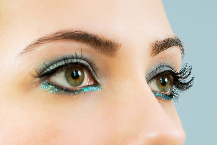 ばっちりメイクもクレンジングですっきりオフ(Photo by Elnur)