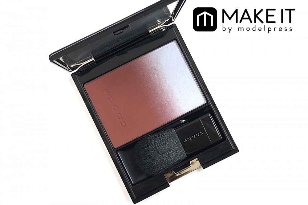 SUQQU／ピュア カラー ブラッシュ／115 紅氷柱‐BENITSURARA／5,500円（税抜） (C)メイクイット