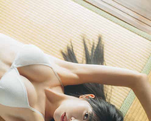 真っ白なキャンバス・小野寺梓、 “真っ白ビキニ”でピュアな表情
