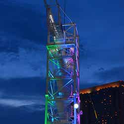 「お台場(バ)ンジー」/夜はカラフルにライトアップ