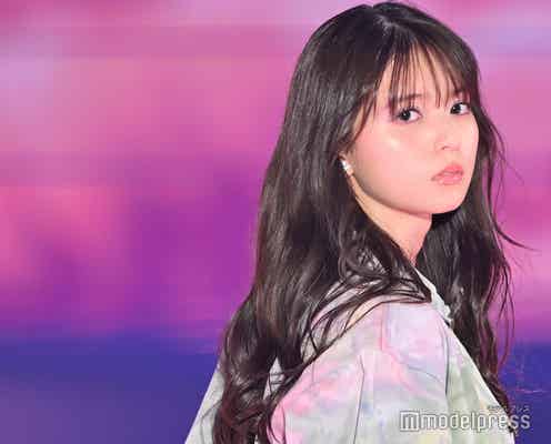 齋藤飛鳥、笑顔封印で圧巻オーラ放つ【GirlsAward 2024 S/S】