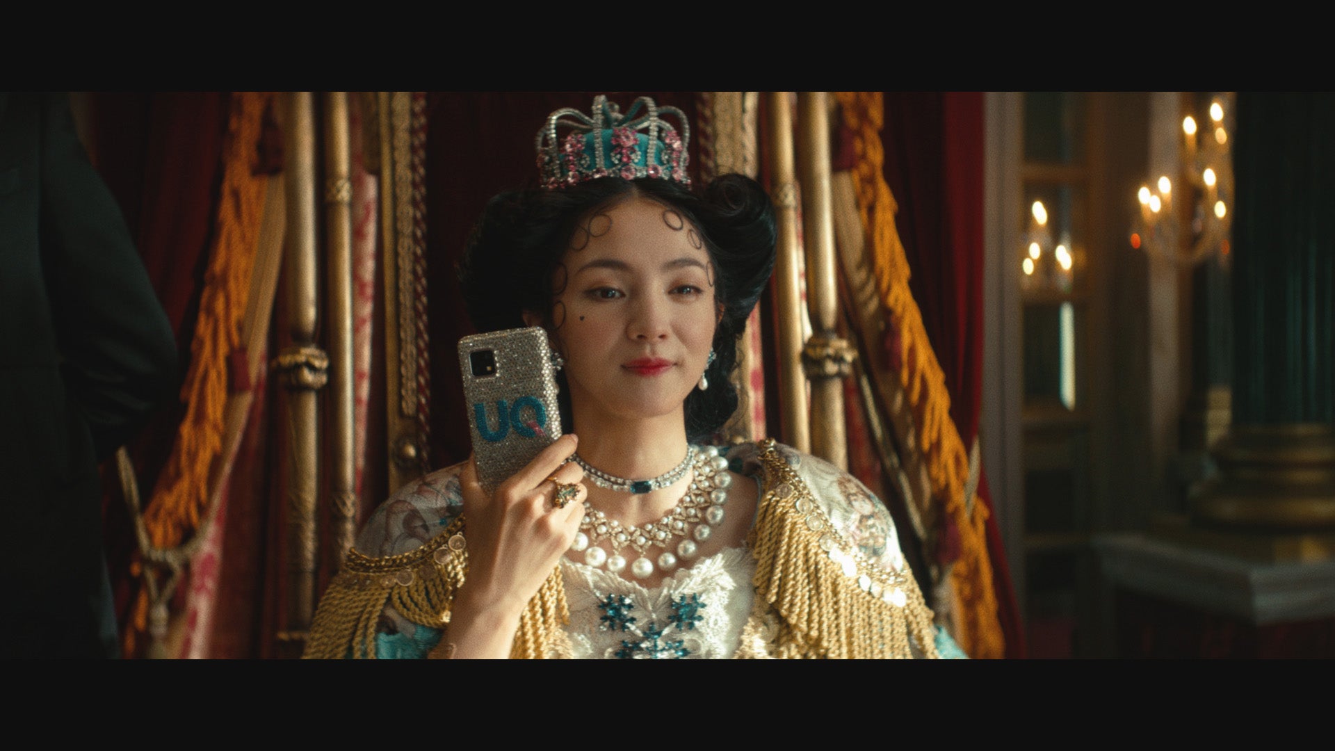 UQUEEN「登場」篇（提供写真）