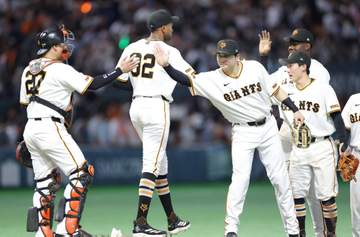 巨人・泉口V打「つい出ちゃいました」歓喜のガッツポーズ ミスター魂で3連勝 