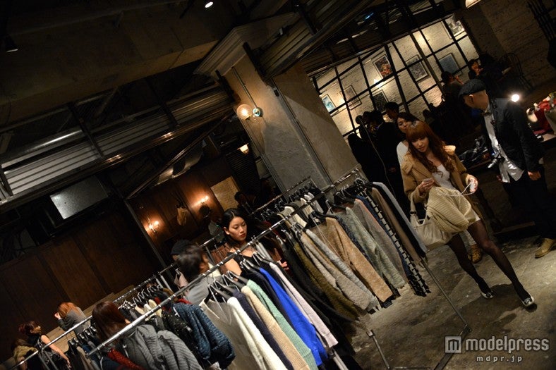 アパレルブランド「titivate」のアフターパーティーの様子／賑わう会場