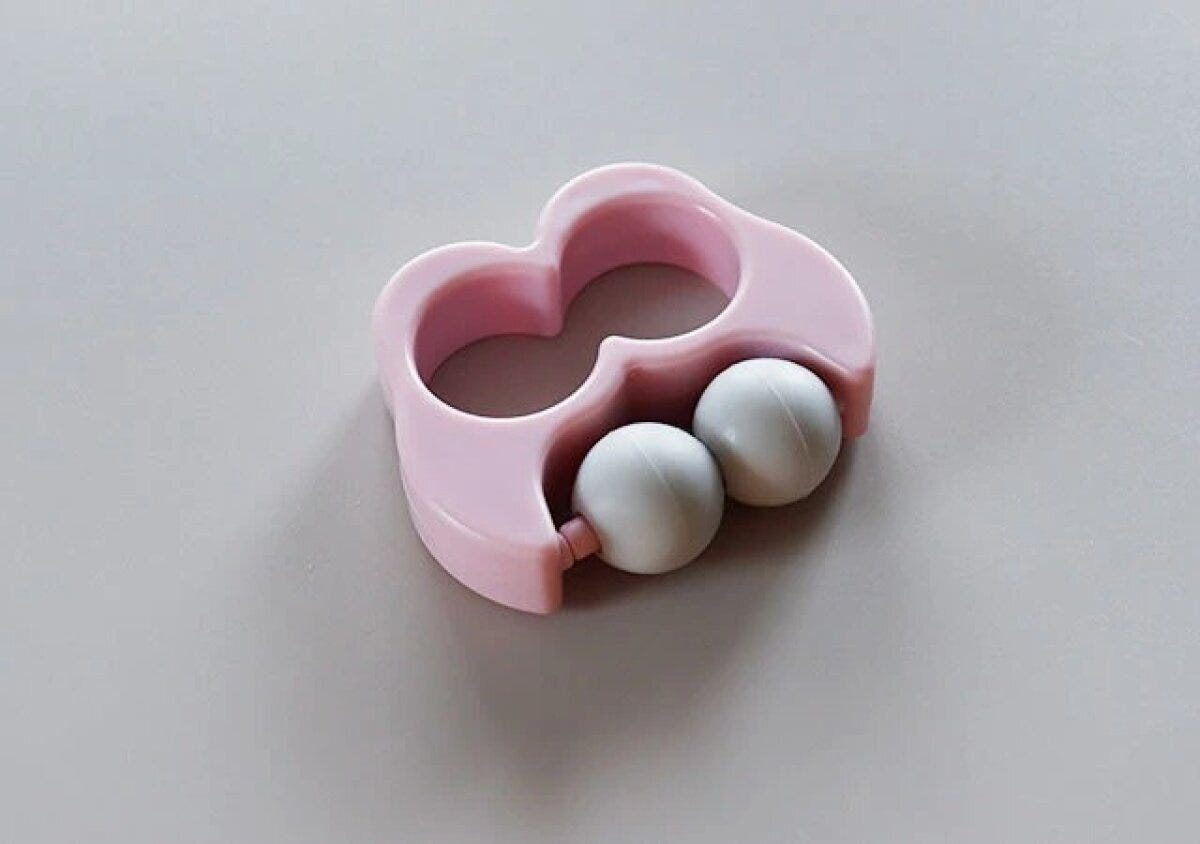 ダイソー　ミニ携帯フェイスローラー（2つ穴）