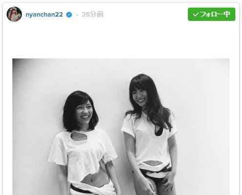 小嶋陽菜&渡辺麻友、破れたTシャツ姿で素肌全開「噂の2人」SEXYショットが話題に