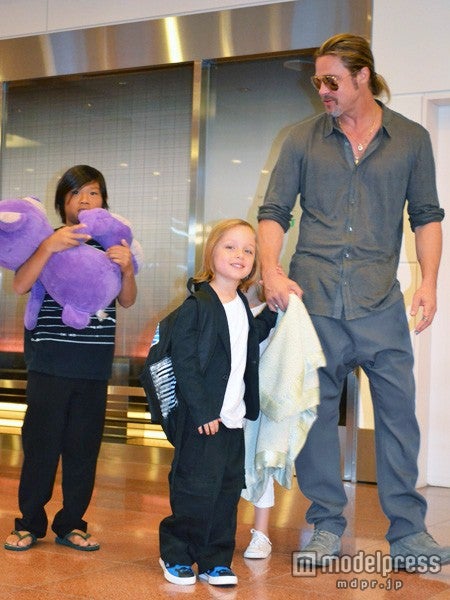 ヴィヴィアンちゃんは恥ずかしかったのかブラピの後ろに。