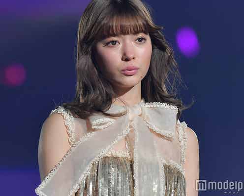八木アリサ、ミニ丈ワンピで美脚輝く<神コレ2018S/S>