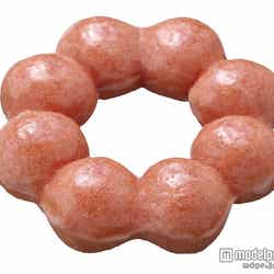 もちもちした食感のポン・デ・リング生地に桜風味のパウダーを練り込み、はちみつ風味のシュガーシロップでコーティングした【ポン・デ・桜】