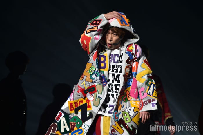 木村拓哉になりきる河合郁人(C)モデルプレス