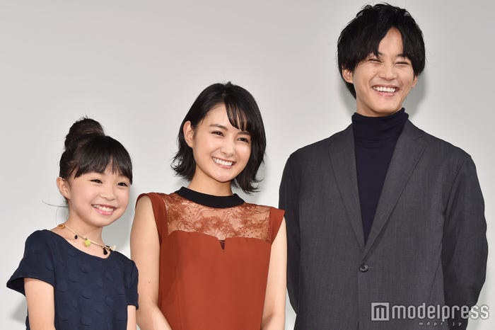 新井美羽・葵わかな・松坂桃李(C)モデルプレス