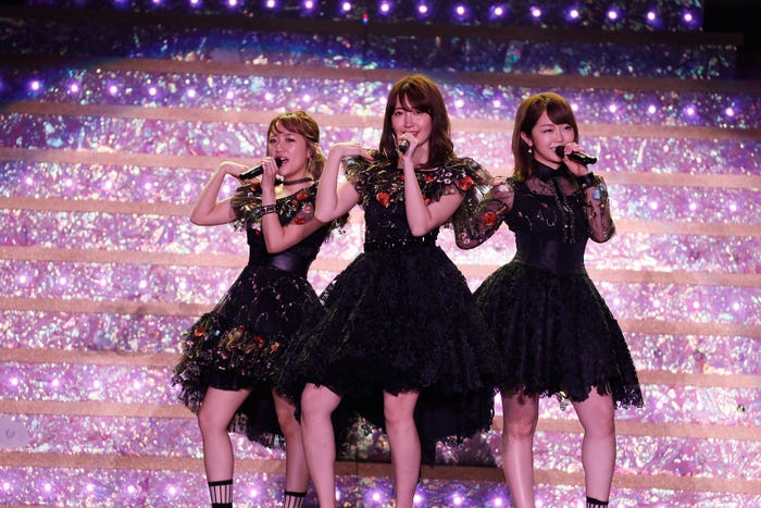 高橋みなみ、小嶋陽菜、峯岸みなみ「こじまつり~前夜祭~」(C)AKS