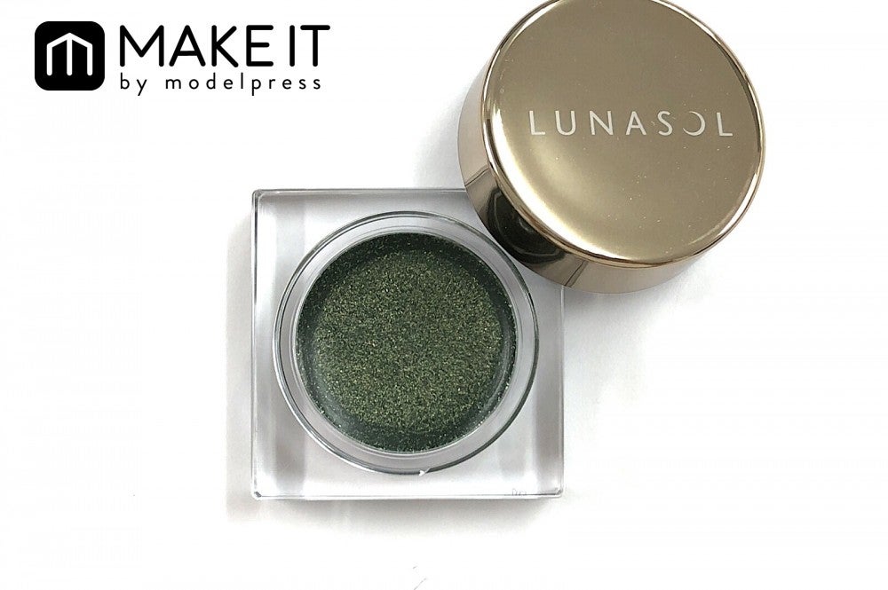 LUNASOL／グラムウィンク／EX01 Ever Green／3,200円（税抜） (C)メイクイット