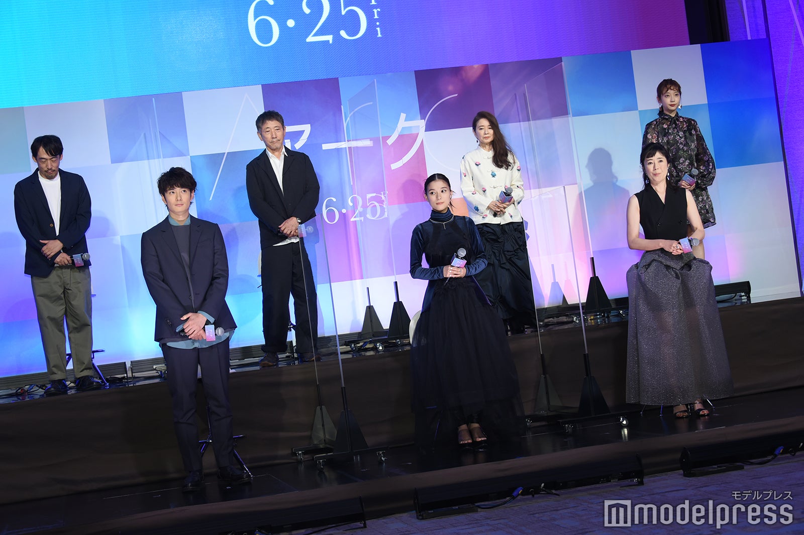 （左から）石川慶監督、岡田将生、小林薫、芳根京子、風吹ジュン、寺島しのぶ、 清水くるみ（C）モデルプレス