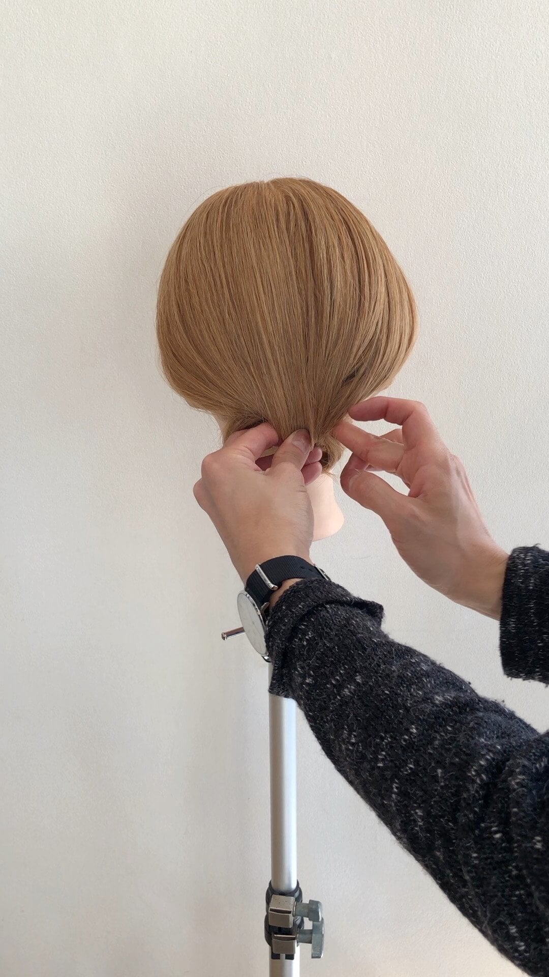 ショートボブでもきれいにまとまる ゴムとアメピンで簡単 大人可愛いまとめ髪アレンジ モデルプレス ショートボブでもきれいにまとまる ゴムとアメピンで簡単 大人可愛いまとめ髪アレンジ モデルプレス
