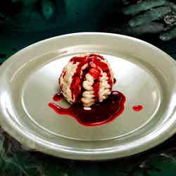 ゾンビ脳みそケーキ800円(C)2017 SANRIO CO,.LTD.