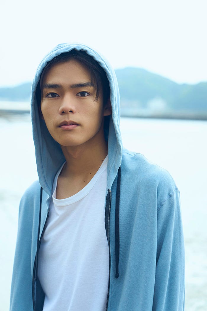 「日向亘1st写真集 5W1H」先行カット/写真:神藤剛 (C)KADOKAWA