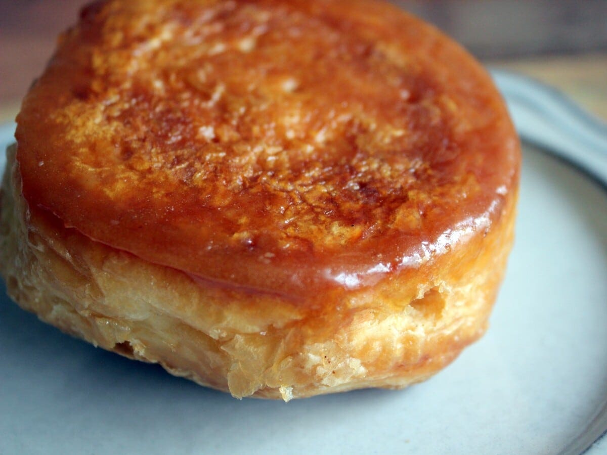 表面のキャラメリゼが、クイニーアマンの醍醐味!