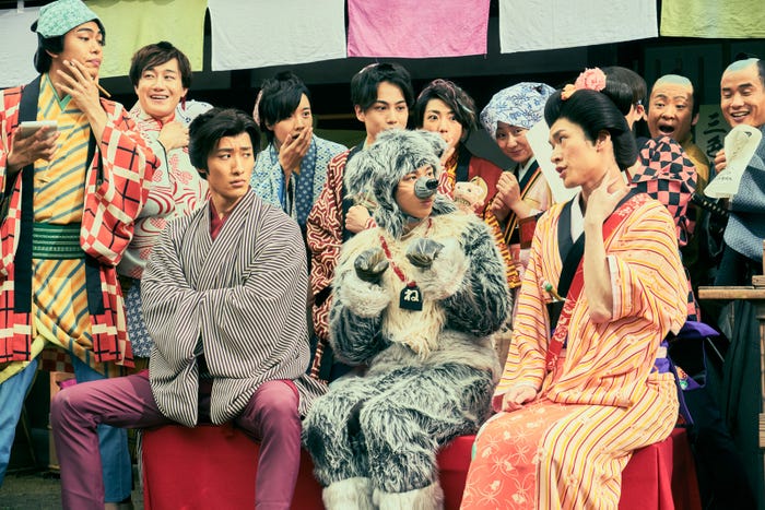 (前列左から)岩本照、阿部亮平、深澤辰哉(C)2020「滝沢歌舞伎 ZERO 2020 The Movie」製作委員会