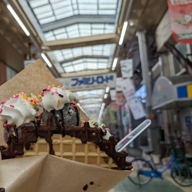 【大阪】ジェラートが5つも入ってる…！絶対食べておきたい「絶品ワッフルサンド」