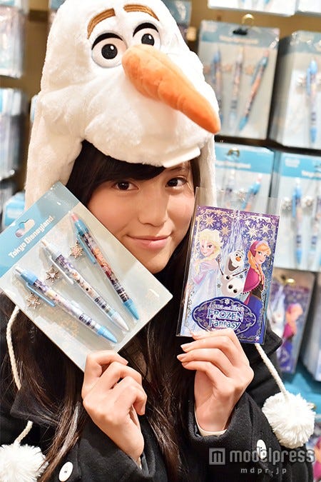 ボールペンセット¥1250、ポストカード¥200/モデル:矢内美麻理