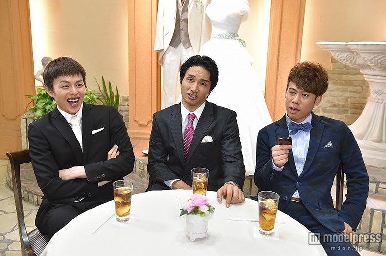 左から：荒木宏文、橘ケンチ、川畑要（CHEMISTRY）