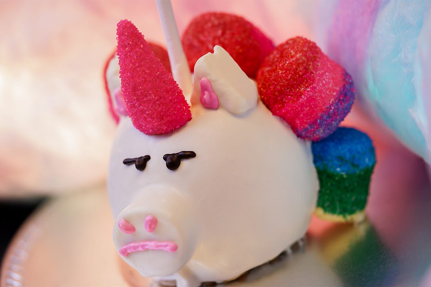 米ディズニー「ピクサー・ピア」に“ビンボン”の新ショップ 色鮮やかなスイーツは可愛さ満点!