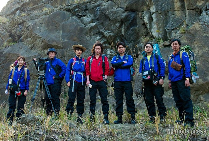 左から:佐野ひなこ、田中要次、ユースケ・サンタマリア、藤原竜也、小澤征悦、川村陽介、岡安章介(C)2015 「探検隊の栄光」製作委員会 (C)荒木源/小学館